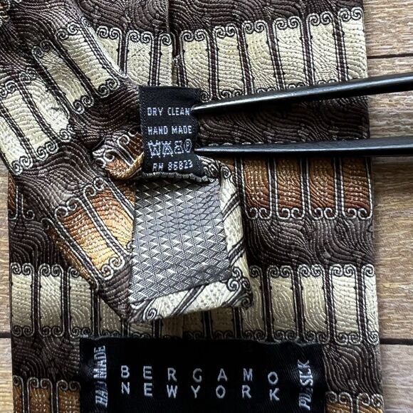 Bergamo New York One Size Mens Tie Gold and Black 58”x 3” - Picture 9 of 11